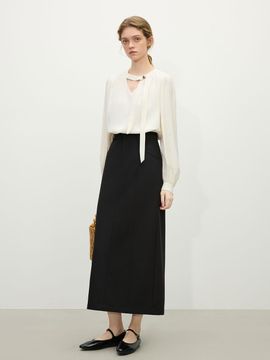 We’Dee Straight Back Slit Long Skirt