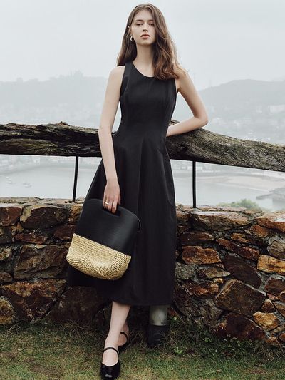 We’Dee Temperament Sleeveless Dress (Black)