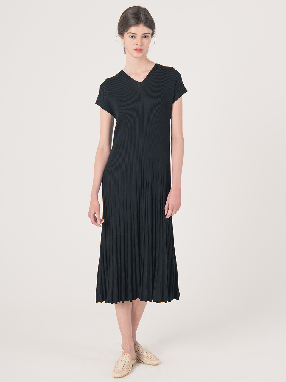 We’Dee V-neck Sleeveless Dress - Black