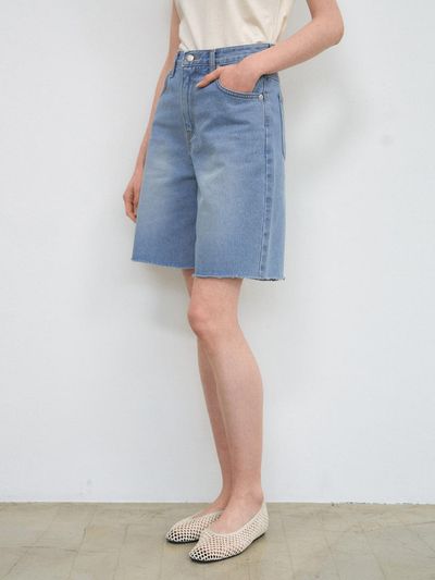 WEDNESDAYOASIS FOR WOMEN Cutting Half Denim Bermuda Pants [Light Blue] (W25-PT09)