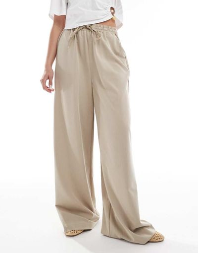 Wednesday's Girl Wednesday's Girl relaxed woven pants in beige-Neutral