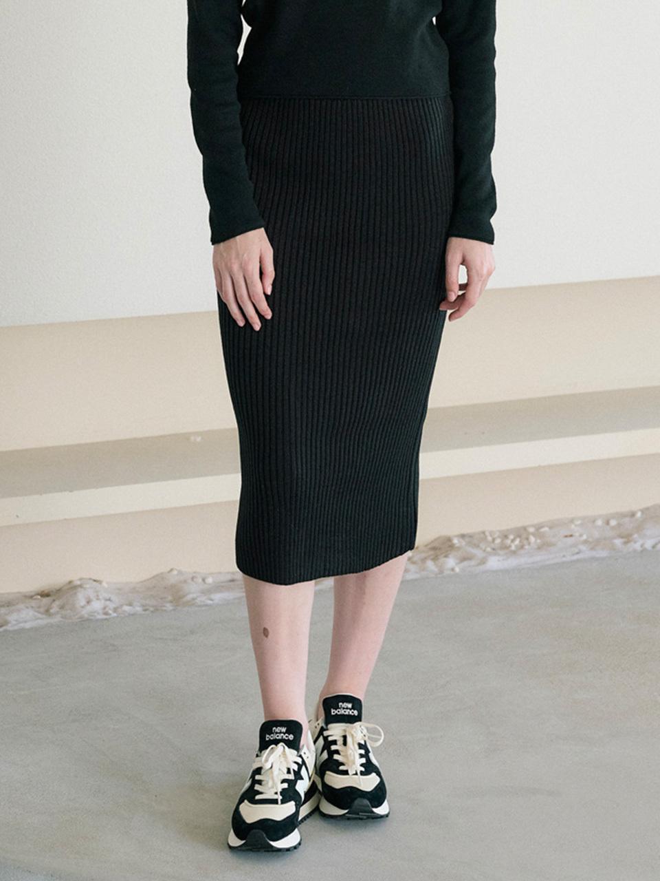 WHOLOVESART H-line Ribbed Midi Knit Skirt [Black]
