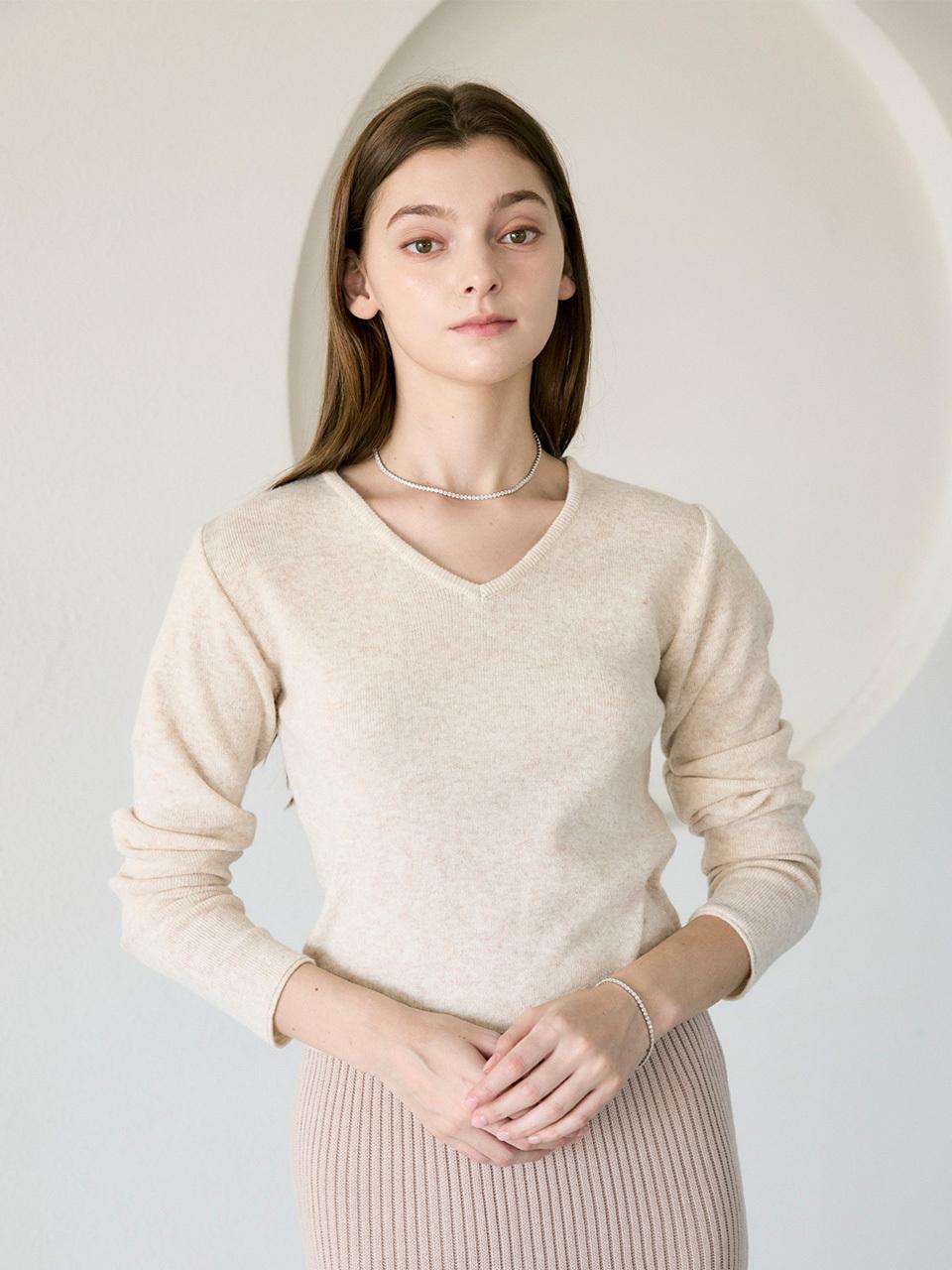 WHOLOVESART Soft V-neck Slim Fit Knit Sweater [Beige]