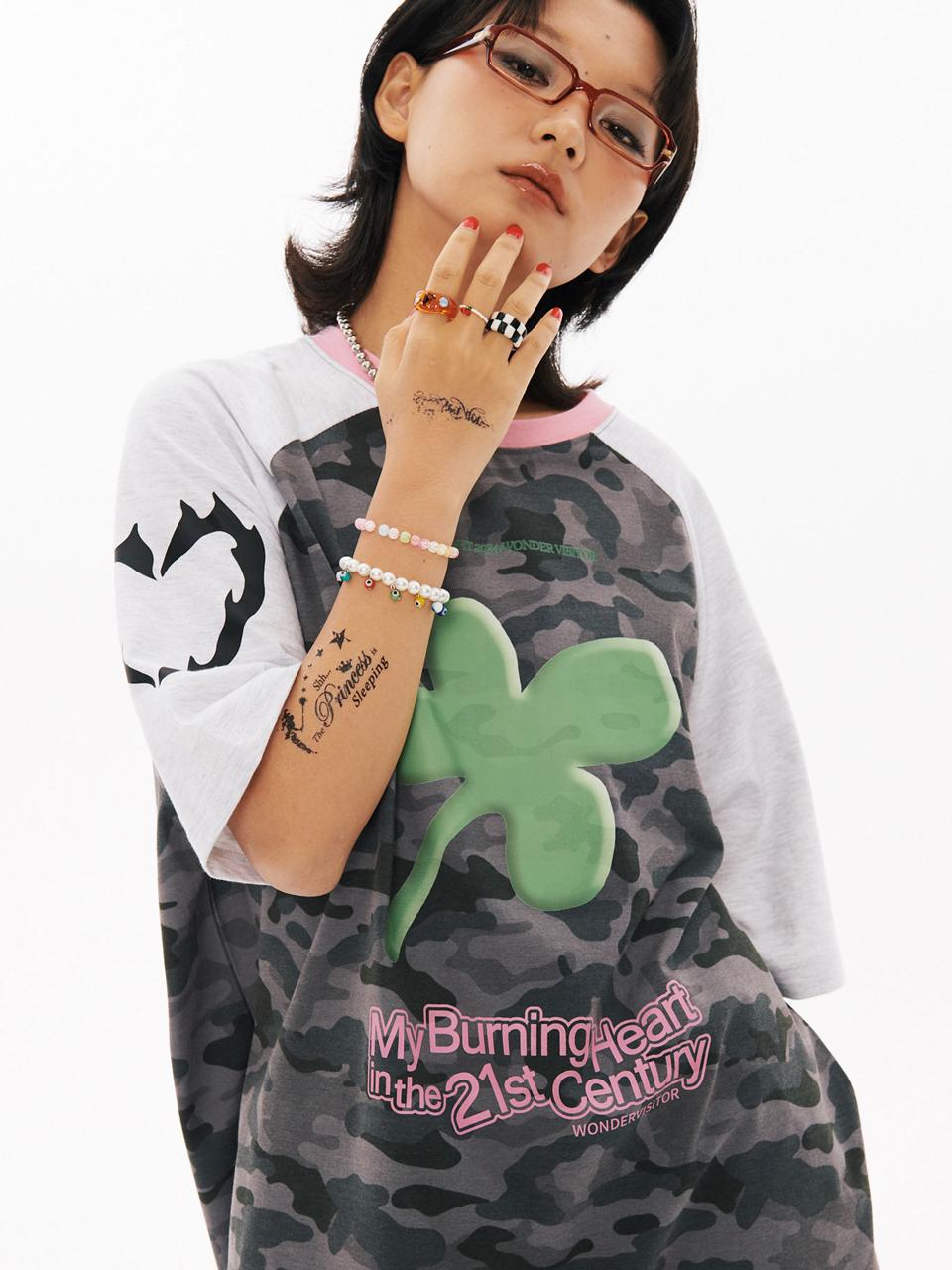 WONDER VISITOR Clover Overfit Raglan T-shirt [Camo Grey]