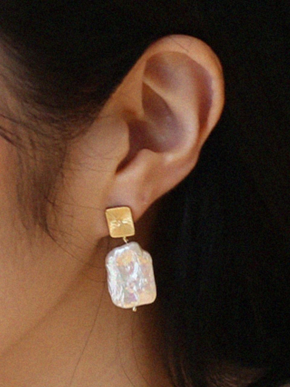 WorthWord Sparkles Pearl Earring
