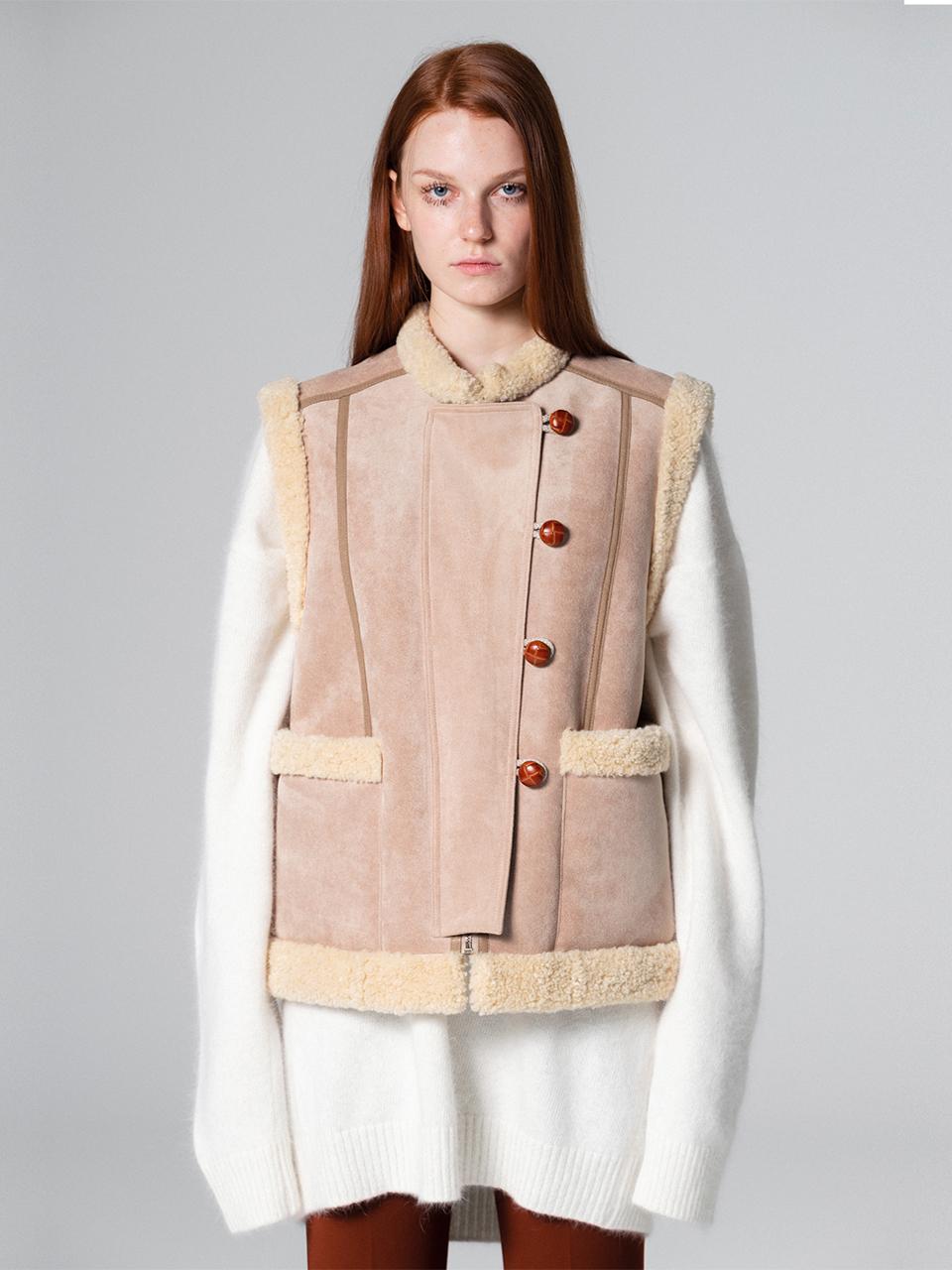 WOVEMENT Fluffy suede shearling vest BEIGE WBCFVT001BE