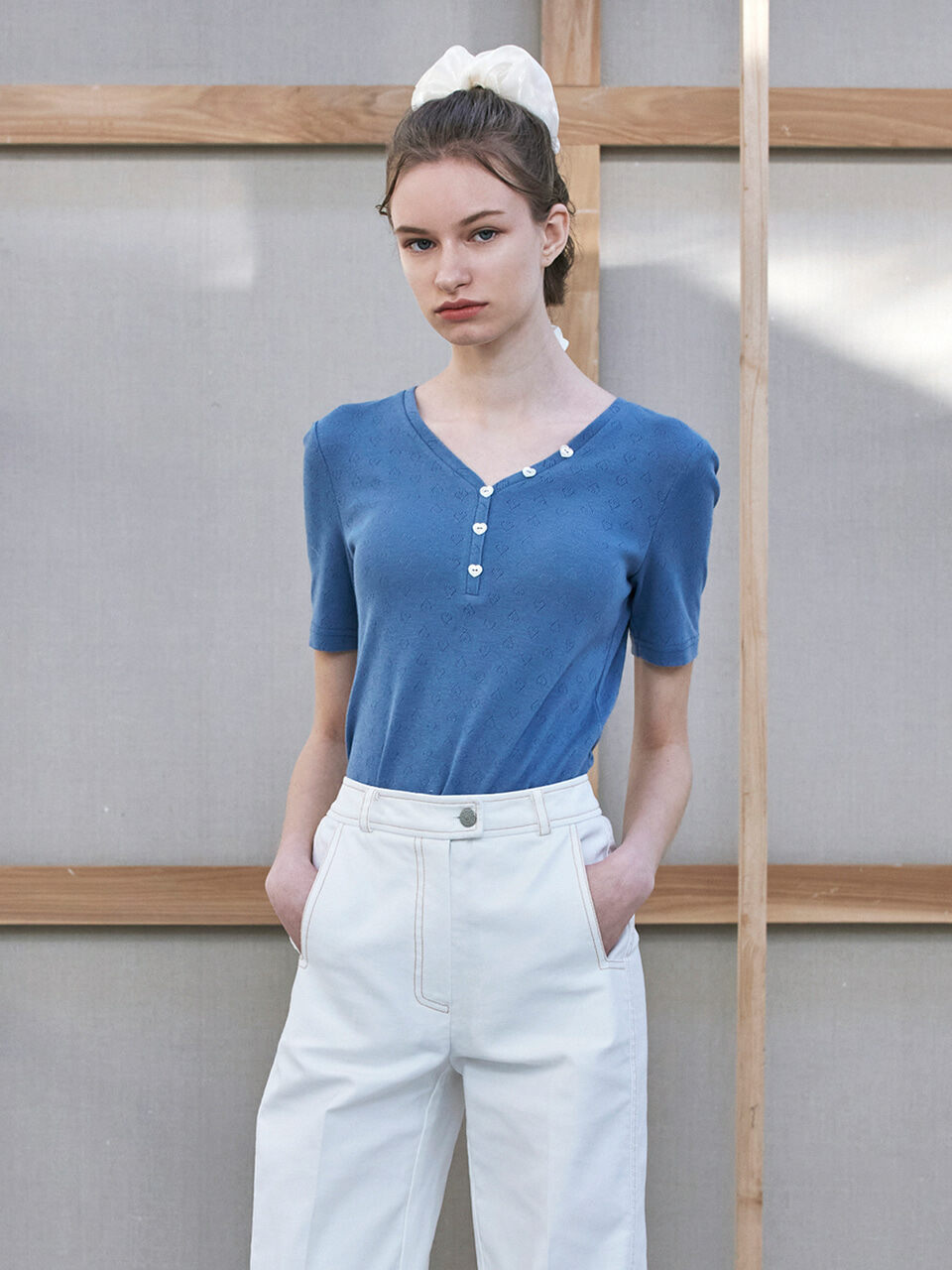 WOVEMENT Heart Button Point V-neck Top - Blue