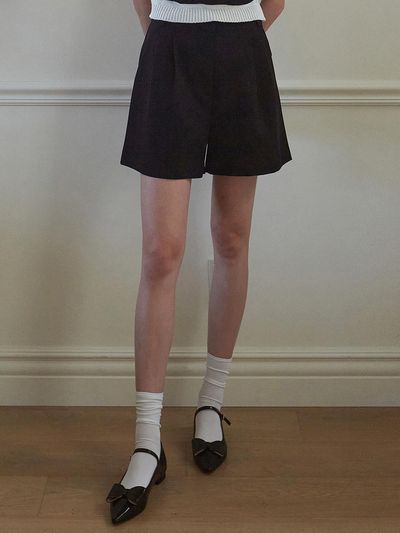 YAN13 CLASSIC PINTUCK SHORTS_BLACK
