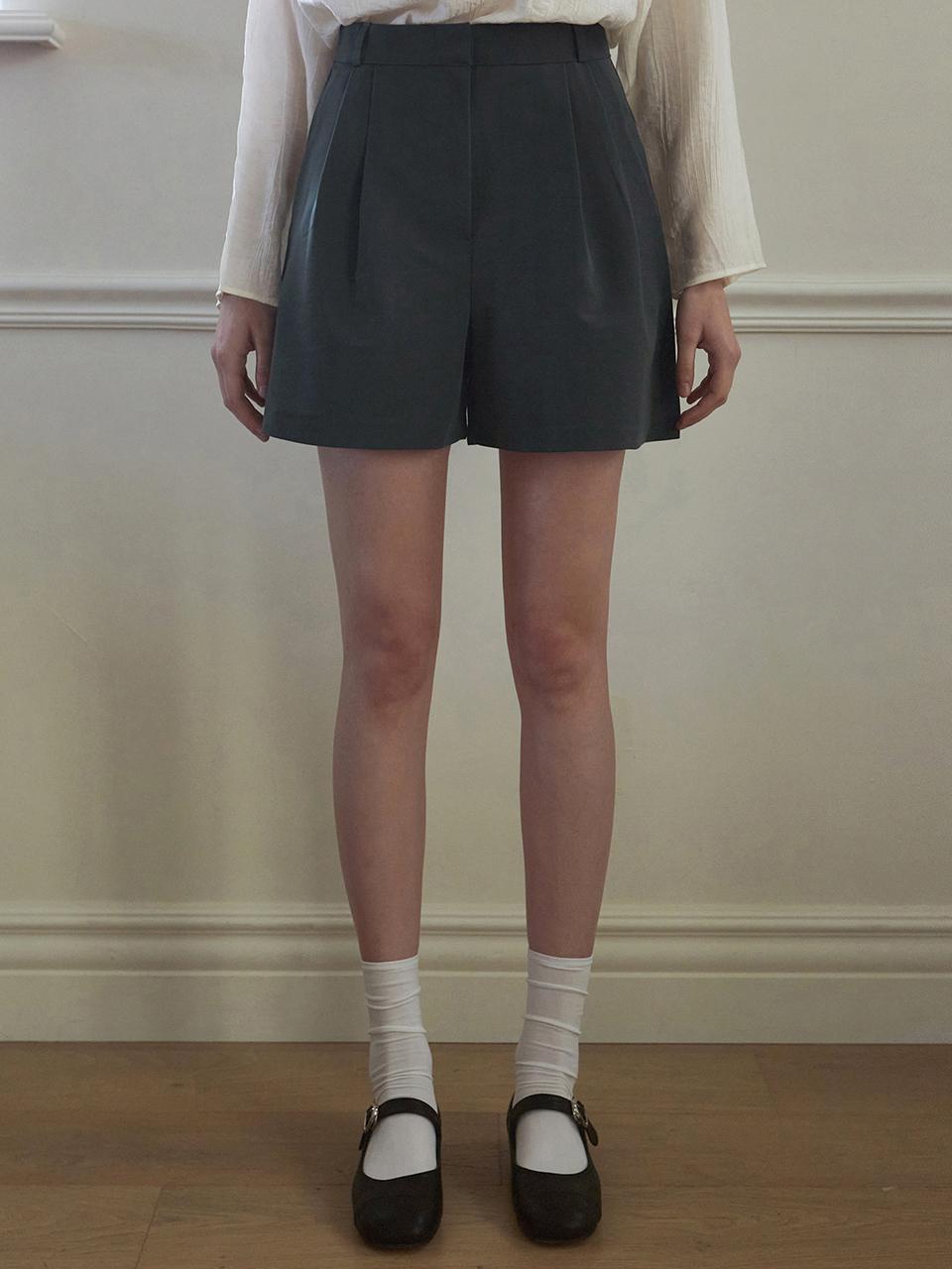 YAN13 CLASSIC PINTUCK SHORTS_CHARCOAL