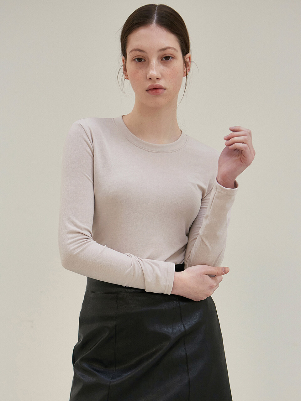 YAN13 Crew Neck Top_Sand Gray