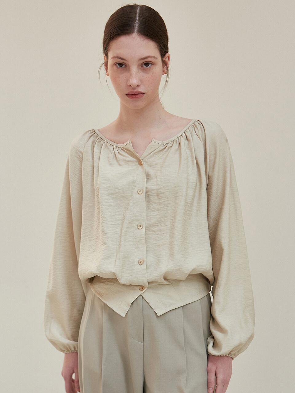 YAN13 Pintuck Shirring Blouse_Beige