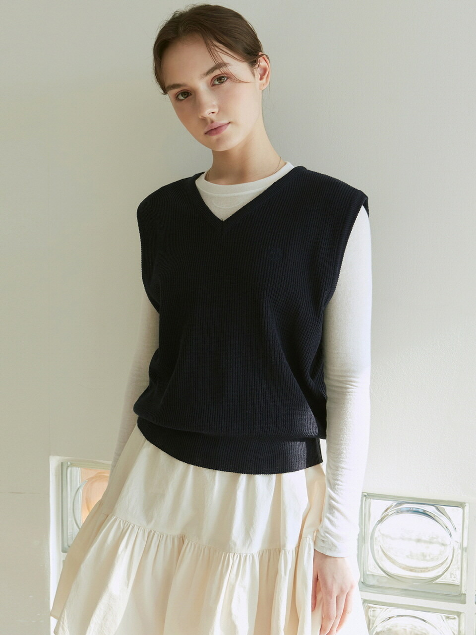 YAN13 Rib V-neck Knit Vest_Navy