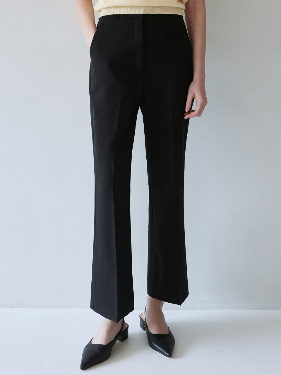 YAN13 Slim Semi Bootcut Slacks_Black