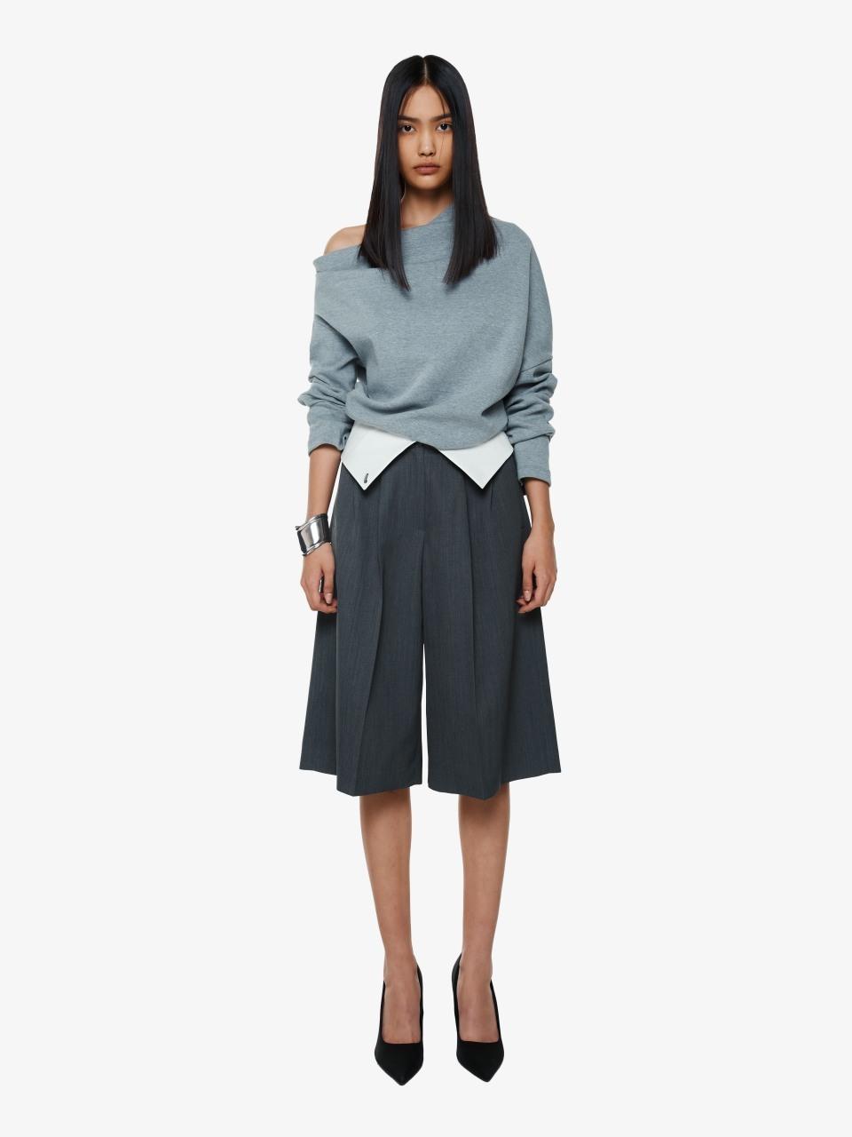 YCH ASYMMETRIC OFF SHOULDER TSHIRT GREY (F24TO9051GY)