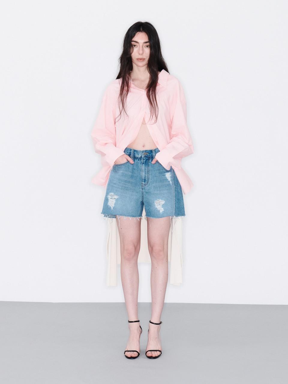 YCH GATHERED DENIM SHORTS (BLUE)