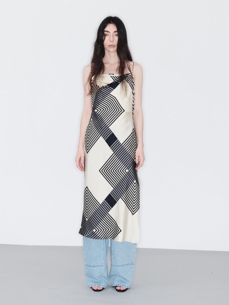 YCH SLEEVELESS SILK DRESS (BEIGE)