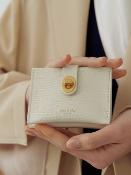 you a use Roto wallet white)