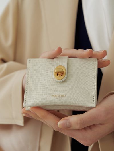 you a use Roto wallet white)