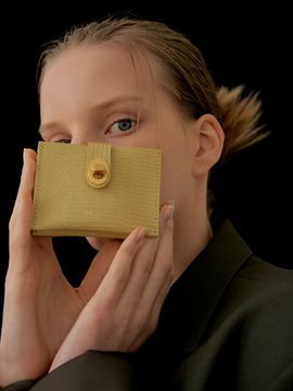 you a use Roto wallet yellow beige)