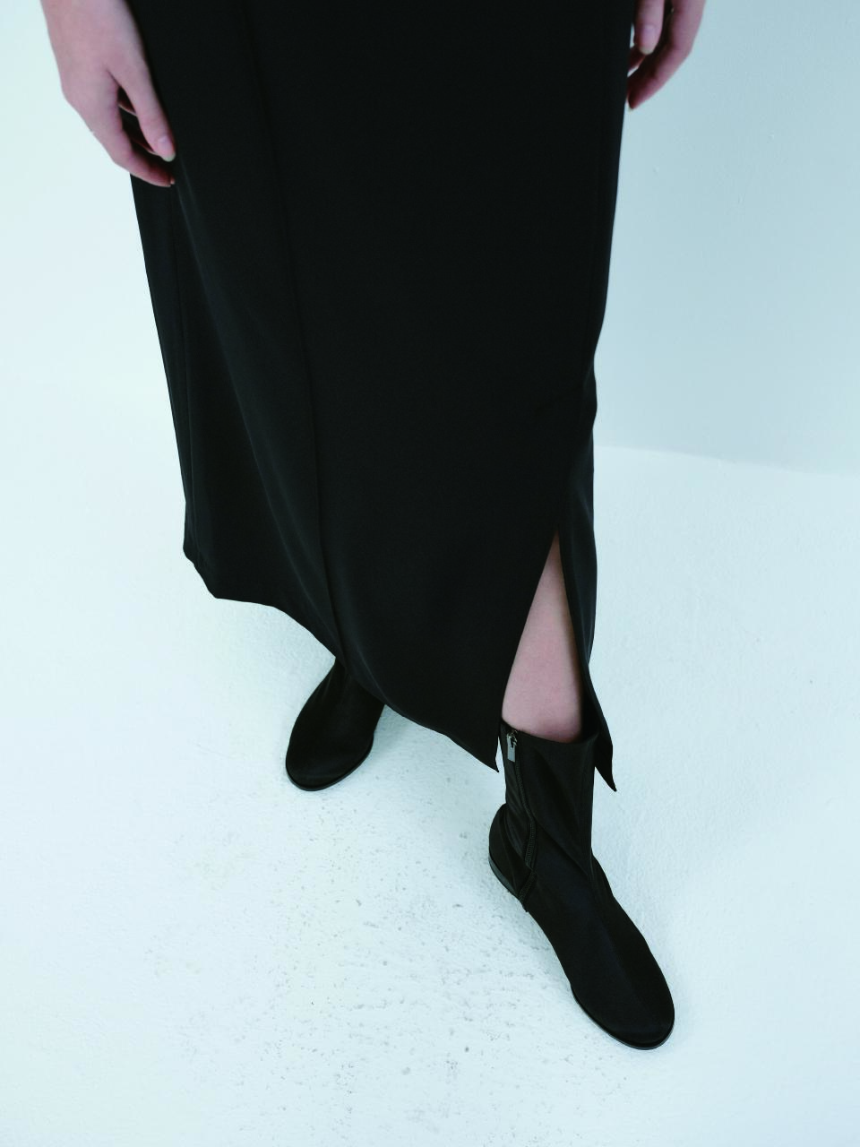YUJI Classic Long Skirt - Black