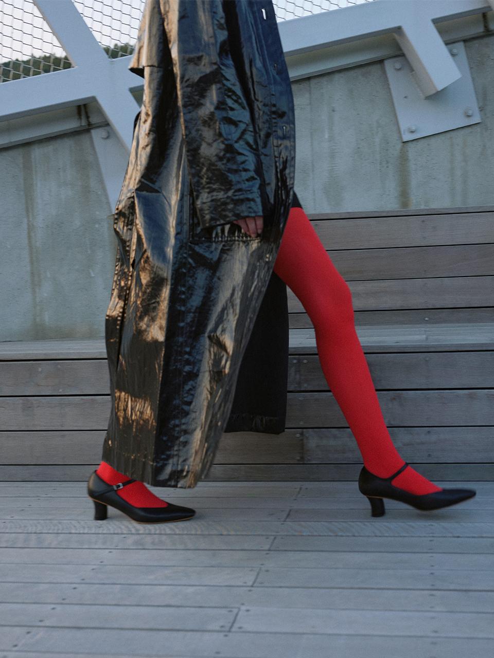 YUJI Immuable Strap Heel_Black