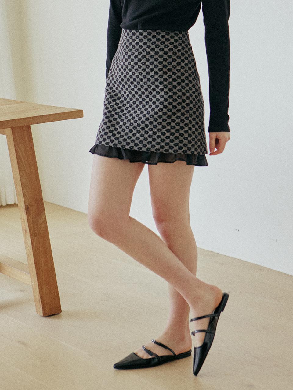 YUPPE Jacquard Floral H-line Skirt [Black]
