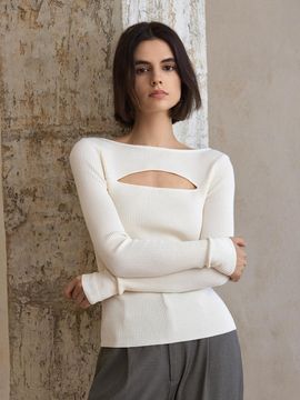 yyiam Solid Cut-out Fitted Knit Top