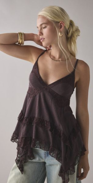Urban Outfitters KIMCHI BLUE キャミ　フリル Kimchi Blue - Asterid Lace Trim Asymmetric Babydoll Cami in